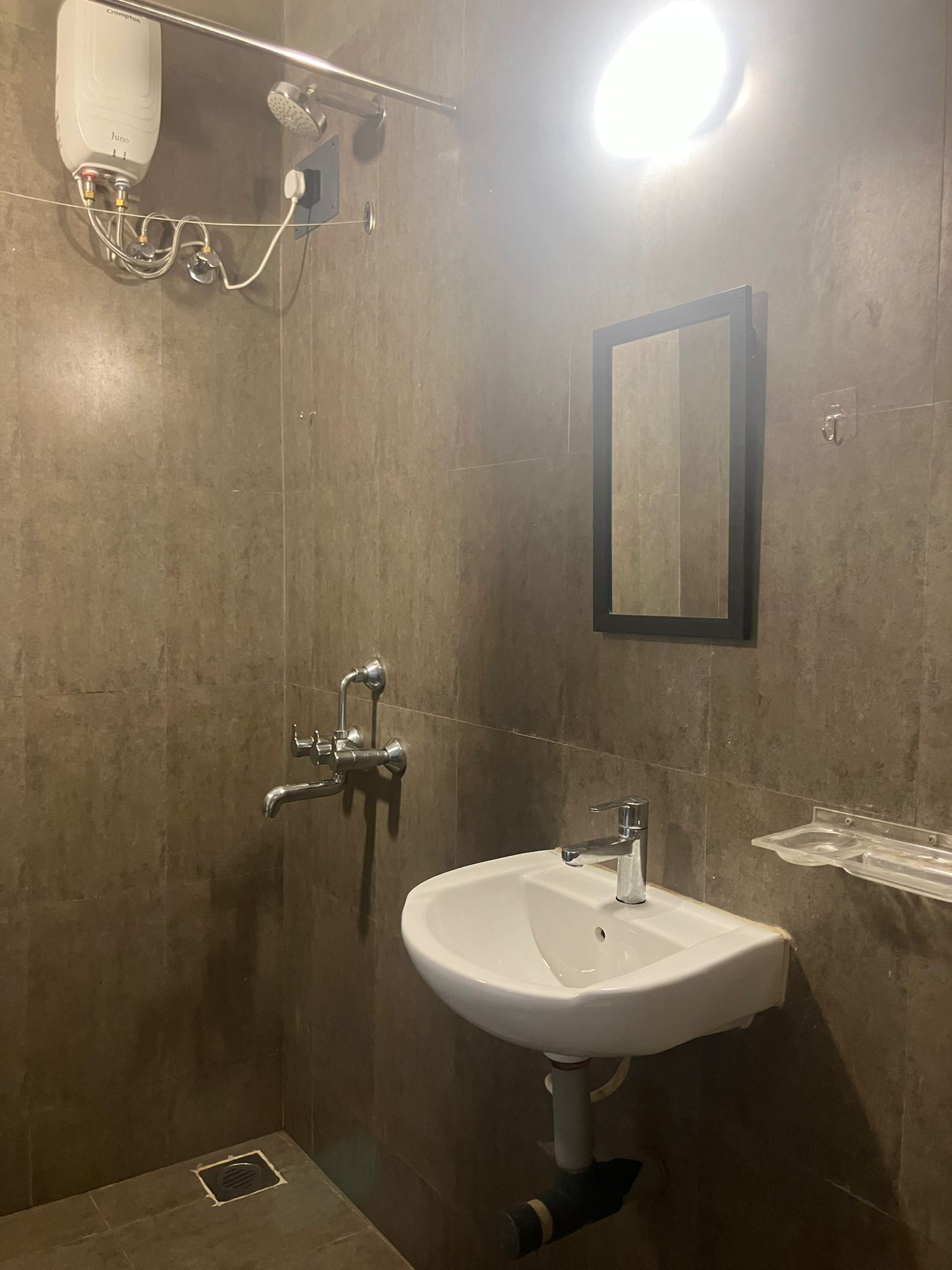 Doccia, bidet, asciugamani, sapone