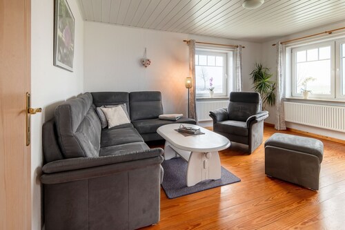 Apartment 'Ferienhaus Norderhof Hansen' with Shared Garden and Wi-Fi