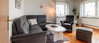 Apartment 'Ferienhaus Norderhof Hansen' with Shared Garden and Wi-Fi