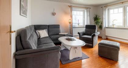 Apartment 'Ferienhaus Norderhof Hansen' with Shared Garden and Wi-Fi