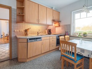 KĂŒhlschrank, Mikrowelle, Ofen, Herdplatte
