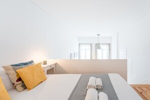 Iron/ironing board, Internet, bed sheets