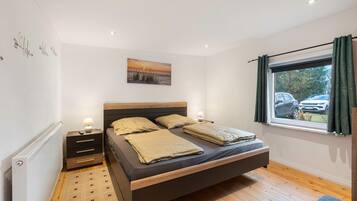 2 bedrooms, iron/ironing board, free WiFi, bed sheets