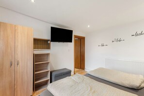 2 chambres, fer et planche à repasser, Wi-Fi gratuit, draps fournis