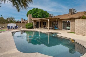 Pool - Desert Paradise Pool, Mini Golf, Fire Pit, Games, Relax and unwind (Phoenix)