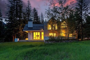 Exterior - 6 Bedroom Riverside Haven in East Vail (Vail)