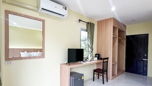 A room with a desk, chair, and a small refrigerator. - Nan's Aonang (Krabi)