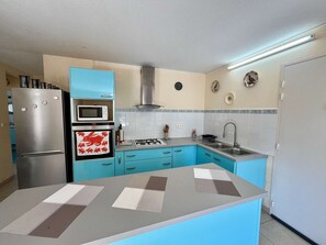 Kühlschrank, Mikrowelle, Ofen, Toaster