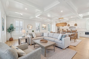 Smart TV - The Soiree by Charleston Vacays-New Build by King (Charleston)