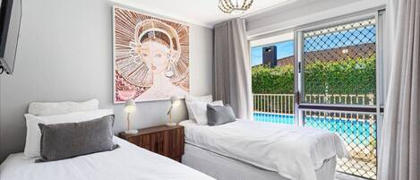 4 bedrooms, desk, iron/ironing board, WiFi