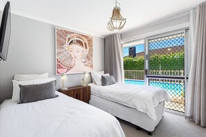 4 Schlafzimmer, Schreibtisch, Bügeleisen/Bügelbrett, WLAN