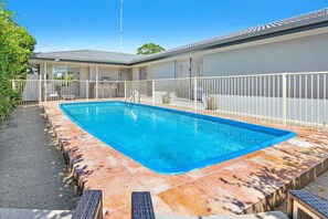 Pool - Water View Family Getaway - WiFi, Pool, BBQ (Broadbeach Waters)