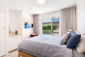 4 bedrooms, desk, iron/ironing board, WiFi