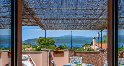 Villa del sole 2 overlooks the Stella Gulf with breathtaking sunsets.