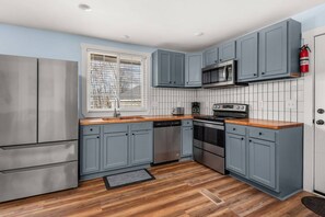 Fridge, microwave, dishwasher, coffee/tea maker - CH714 ~ New Listing ~ Clean, No Frills, Efficiency ~ Comfortable and Near Downtown ~ Free Parking (Nashville)