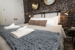 3 chambres, fer et planche à repasser, Wi-Fi, draps fournis