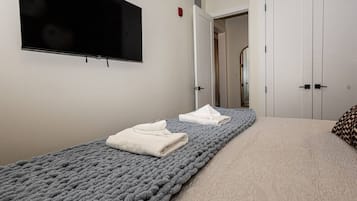 3 bedrooms, iron/ironing board, WiFi, bed sheets