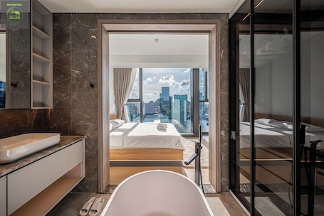 Executive Apartment, 3 Bedrooms, Balcony, City View | Bathroom. Metropole Thu Thiem Skyline Apartment