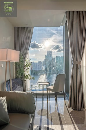 Executive Apartment, 3 Bedrooms, Balcony, City View | Living area