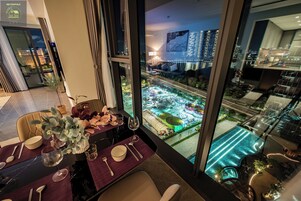 行政公寓, 3 間臥室, 露台, 城市景 | 迷你吧、書桌、手提電腦工作空間、熨斗/熨衫板