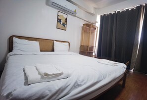 2 bedrooms, WiFi - Cozy 2-bedroom building in tranquil Tambon Ngiu Rai with WiFi, AC (Tambon Ngiu Rai)
