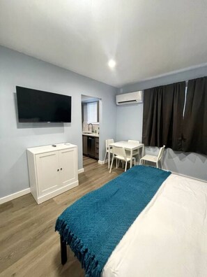 1 chambre, bureau, fer et planche à repasser, Wi-Fi