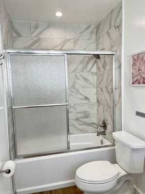 Haartrockner, Toilettenpapier