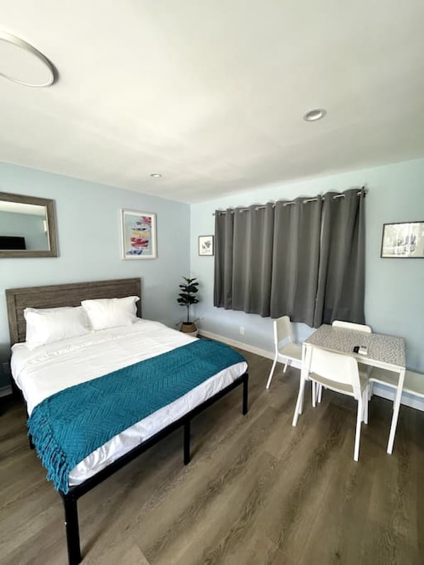 1 chambre, bureau, fer et planche à repasser, Wi-Fi