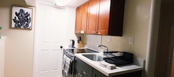 1bedroom
Guest suite with separate entrance and exit , full kitchen