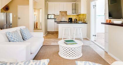 2-BR Camps Bay Apartment with Pool Atlantic Tide