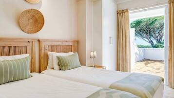 2 habitaciones, escritorio, tabla de planchar con plancha y wifi