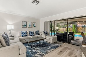 TV, fireplace, table football - 4BR | Saltwater Pool + Fireplace | ⭐10/10 | Near Honeymoon Island | Sleeps 9 (Palm Harbor)