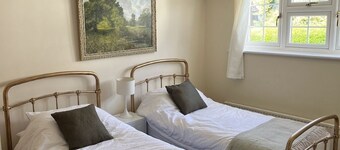 Home from home - classic country cottage with all amenities in peaceful village
