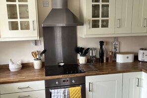 雪櫃、微波爐、焗爐、爐具