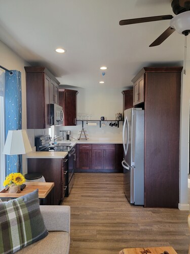 Cozy 1-bedroom apartment in historic stadium district of Tacoma with WiFi, AC