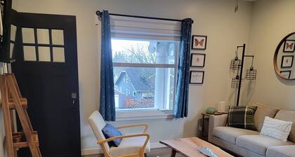 Cozy 1-bedroom apartment in historic stadium district of Tacoma with WiFi, AC