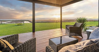 Pelican Point - 70D Thorpe Road, Clayton Bay