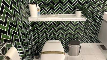 Dusche, Haartrockner, Handtücher