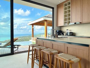 Three-Bedroom Anzhu Pool Villa and Private Pavilion | Sengetøy av topp kvalitet, minibar (inkludert) og wi-fi (inkludert)