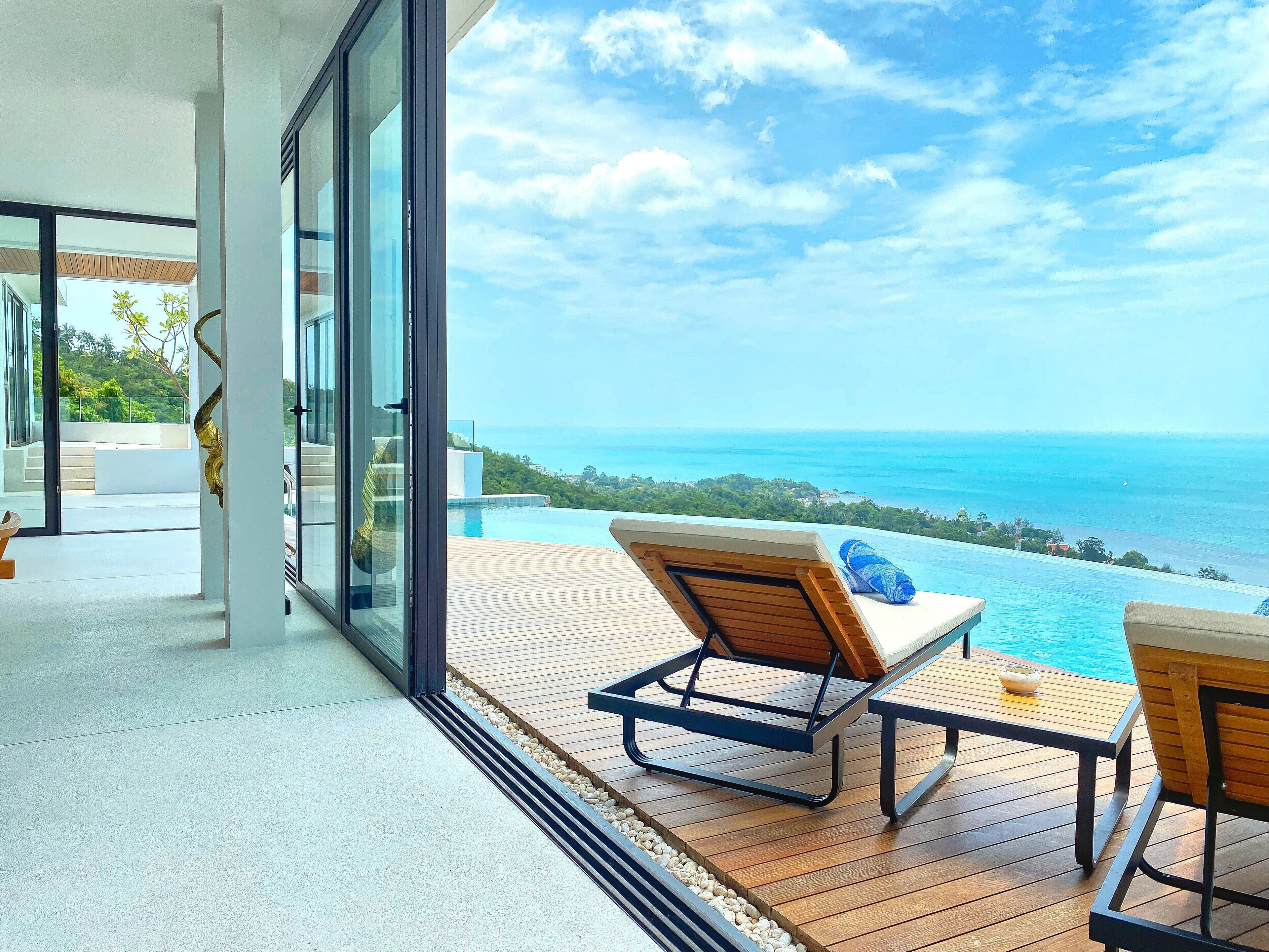 Four-Bedroom Anzhu Luxury Pool Villa | ลานระเบียง/นอกชาน
