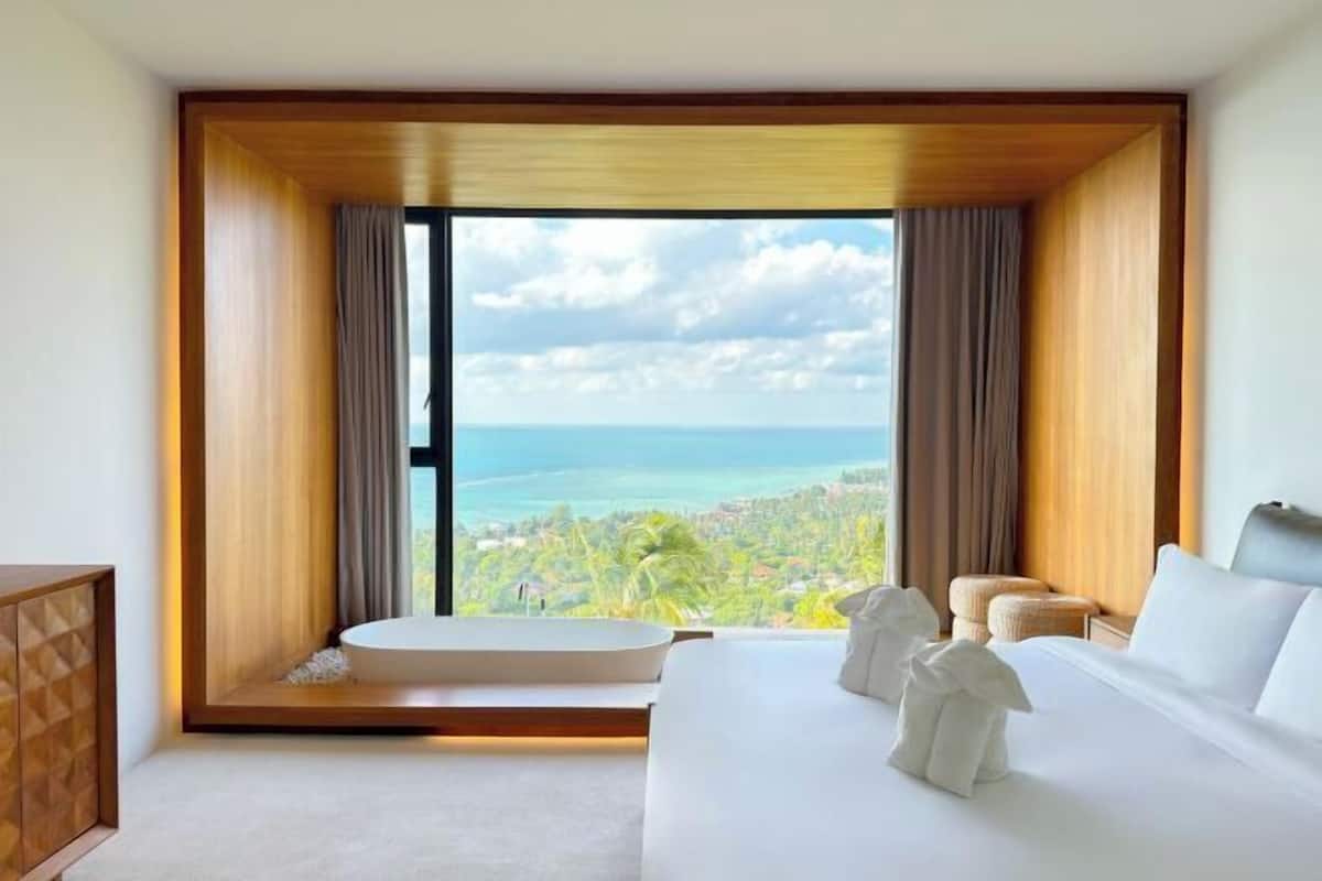 Premium bedding, free minibar, free WiFi, bed sheets