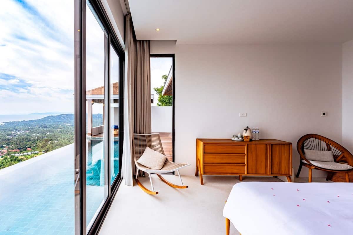 3 bedrooms, premium bedding, free minibar, free WiFi
