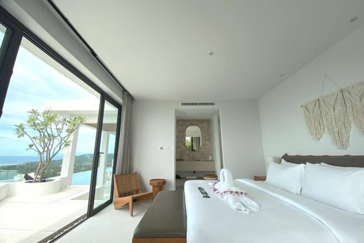 Premium bedding, free minibar, free WiFi, bed sheets