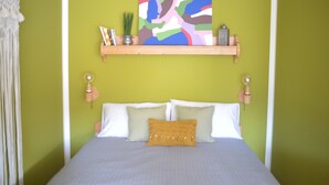 1 Schlafzimmer, Schreibtisch, Bügeleisen/Bügelbrett, Reisekinderbett