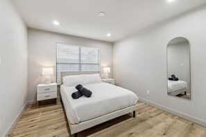 4 habitaciones, tabla de planchar con plancha, cuna de viaje y wifi 