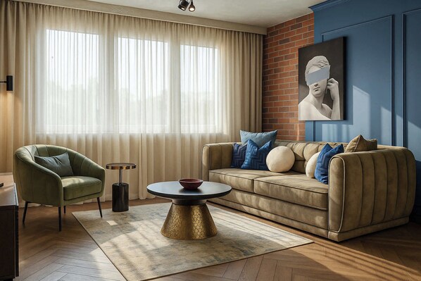 TV, offices - Qult • Modigliani (București)