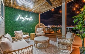 Terrace/patio - 5min to Downtown, City Views w/ Deck & Pool Table! (Nashville)