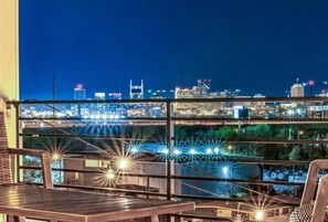 Outdoor dining - 5min to Downtown, City Views w/ Deck & Pool Table! (Nashville)