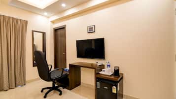 Deluxe Room, Lake View | Blackout drapes, iron/ironing board, free WiFi