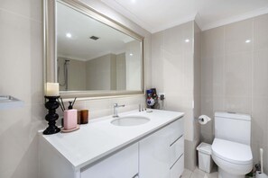 تجهيزات دش، مجففات شعر، مناشف